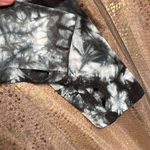 PINK Victorias Secret Chloe x Halle tie dye long sleeve crop top, size XL NWOT - Picture 2 of 4